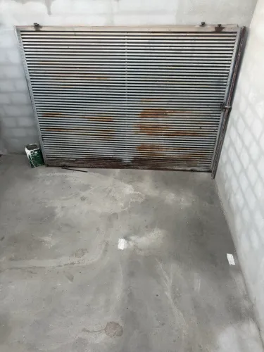 Dois Portões de garagem e um social