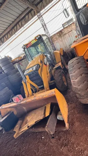 Vendo ou Troco Retro Escavadeira Caterpillar 416F2 Ano: 2019