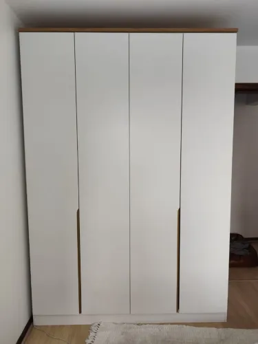 Guarda-roupa 4 portas 2 gavetas