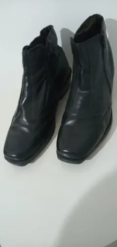 Bota Noberfran ( modelo: Confort Line) em couro legítimo. Tam.42./ Usada.