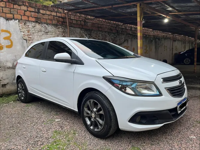 Chevrolet Onix Hatch LT 1.4 8V Flex Power Mec. 4P 2014