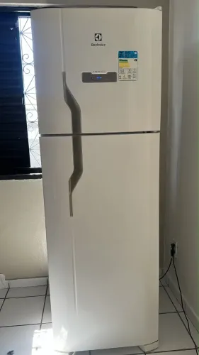 GELADEIRA ELECTROLUX SEMI NOVA 