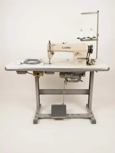 Maquina de costura industrial Luki ddl 550 com estante