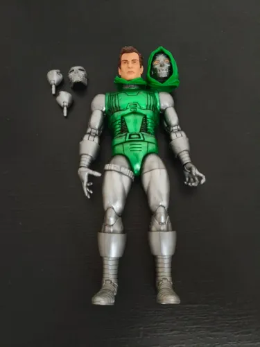 Dr. Doom (2 pack Capitã Marvel)