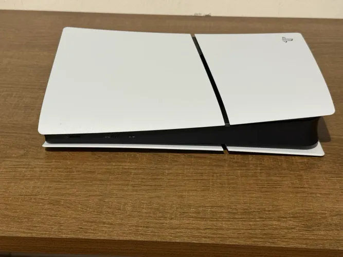 PlayStation 5 slim 825gb + 1 controle e 2 jogos