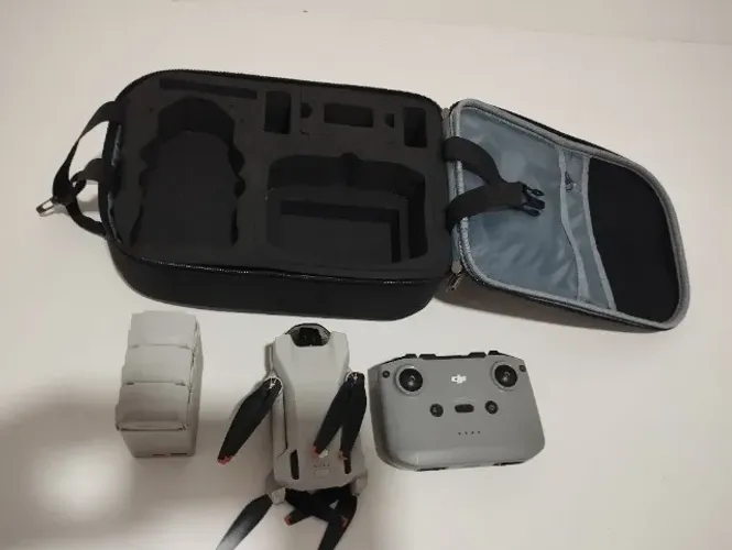 Vendo Mini 3 DJI COMPLETO com 3 baterias e carregador bolsa . 4.500 aceito todos os cartõe