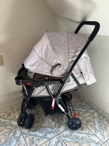 Carrinho de bebê alça reversível