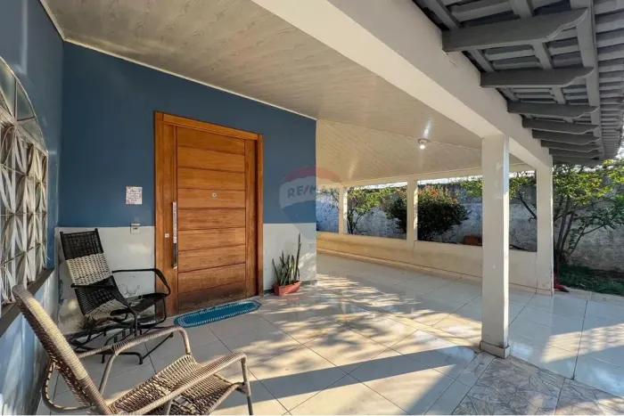 Casa ampla com ponto comercial ideal para morar e investir