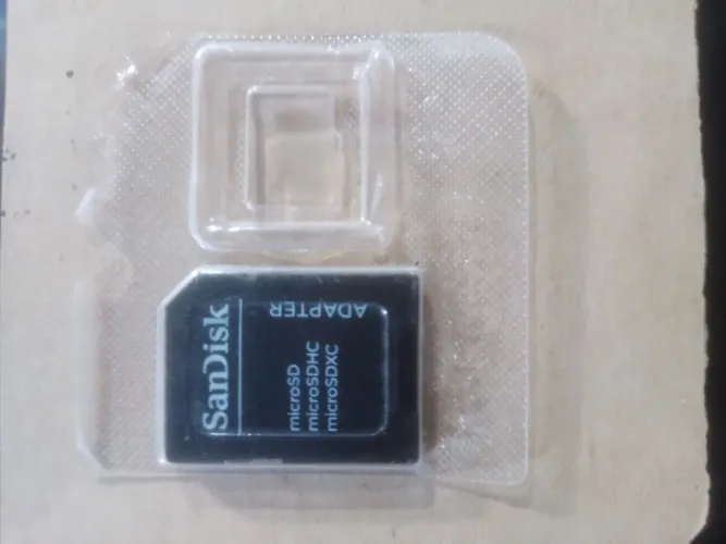 Adaptador  SanDisk. 