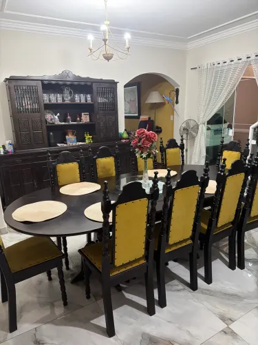 Mesa colonial com 10 Cadeiras + Cristaleira 