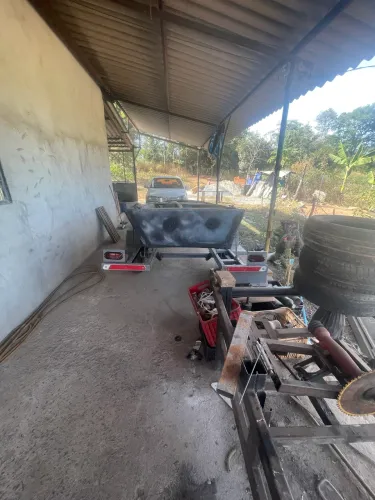 Vendo canoa artesanal e berço *