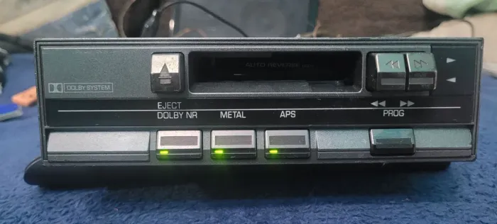 toca-fitas original Chrysler MB876837.