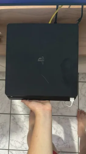 PlayStation 4 Slim 500GB + 4 Controles Funcionando Perfeitamente