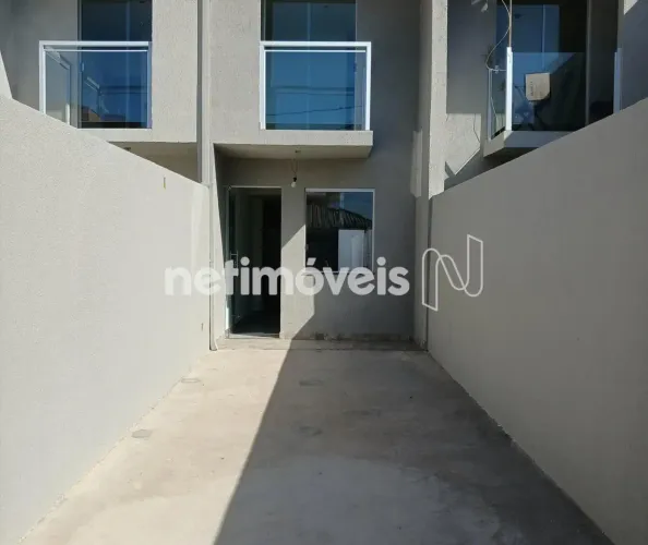 Casa Nova à Venda no Jardim Leblon 2 Quartos, 2 Suítes e Quintal