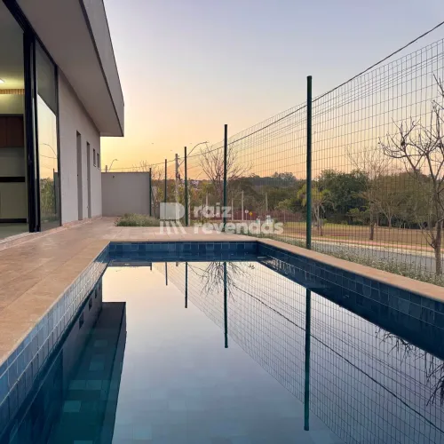 Jardins Porto - Casa térrea de esquina no Jardins Porto | 3 suítes e piscina | Senador Can