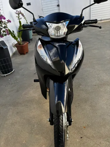 Honda Biz 125 ÉS - 2025 / 4.500KM / Impecável / Estado de Zero