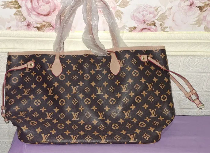 Bolsa LV com necessaire