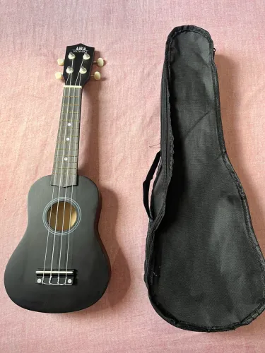Ukulele soprano preto+ case protetora