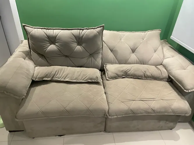 Sofá retrátil 2,30 m, pouco tempo de uso 