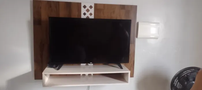 Televisão aoc 32 polegadas Com painel.