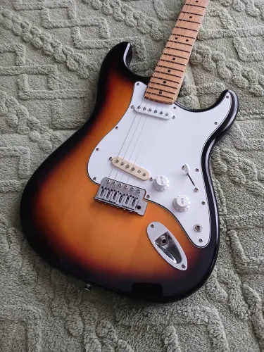 Guitarra Squier Stratocaster