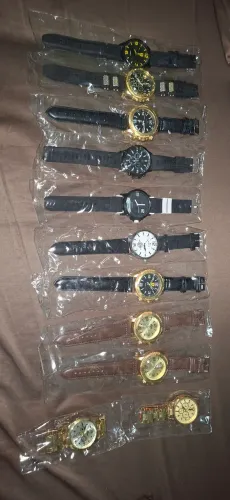 Vende-se relógios