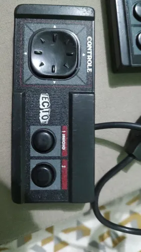 Par de controles Master System Original.