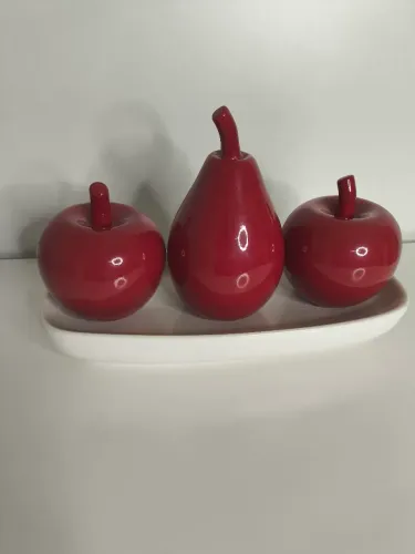Enfeites decorativos ( 2 maçãs e pera )