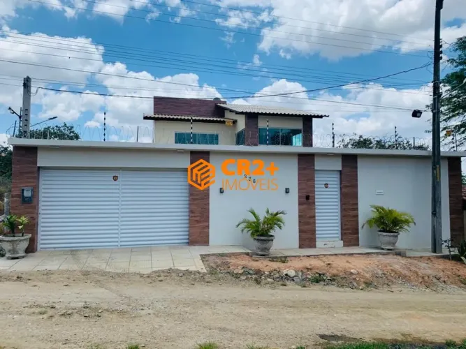 Vendo casa 05 quartos, 02 suítes, 10 vagas para carros 245m2 em Gravata.