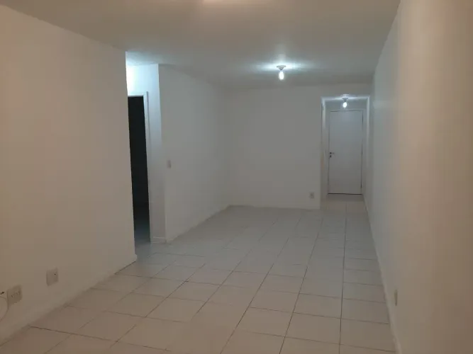 Apartamento para aluguel possui 77 metros quadrados com 2 quartos