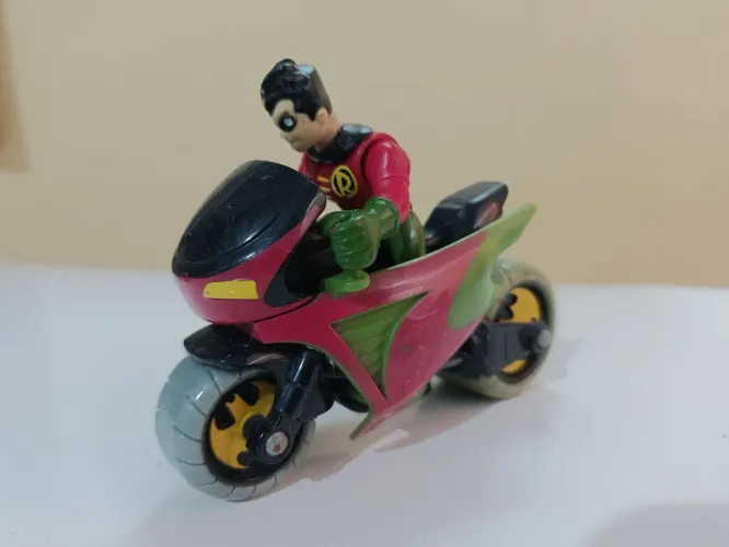Boneco Robin 