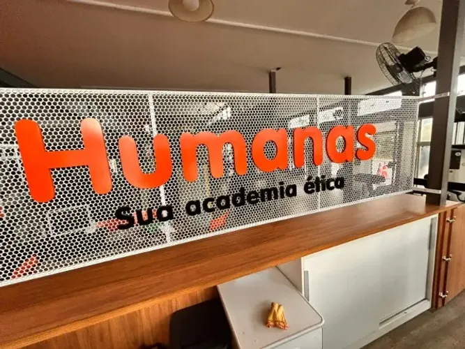 logo em pvc expandido