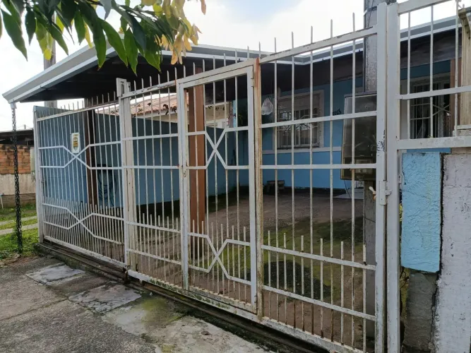 2 portões de ferro totalizando 5,00 x 2,00 (um tem portao social dentro)