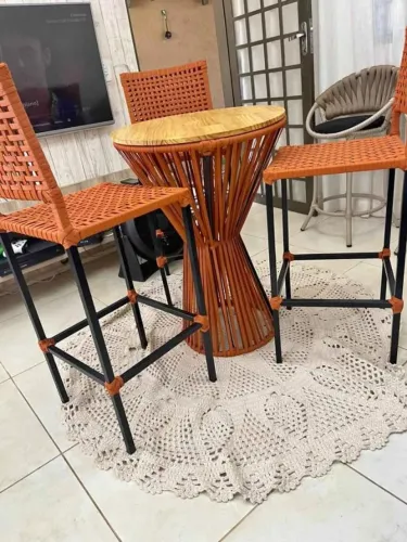 Bistrô 04 peças 1 mesa ampulheta e 3 banquetas corda nautica