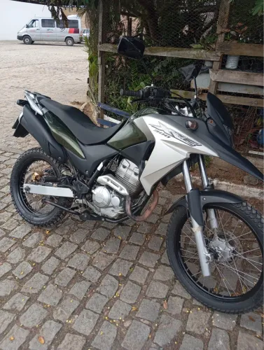 Honda xre 300 2017 aceito troca financio parcelo no cartao de credito. 