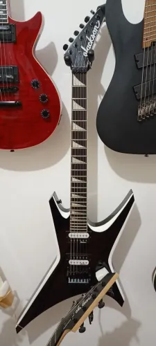 Guitarra Jackson warrior Black white floyd