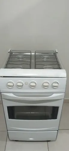 Fogão acendimento elétrico ótimo estado tudo funcionando Entrego com taxa ou retirar 