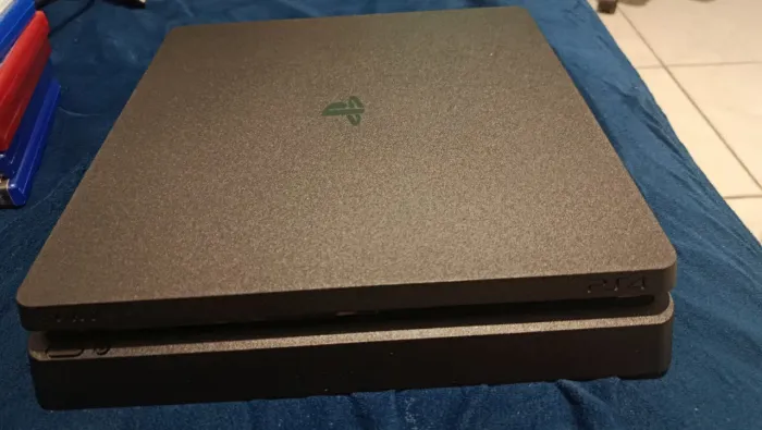 PS4 slim 1T