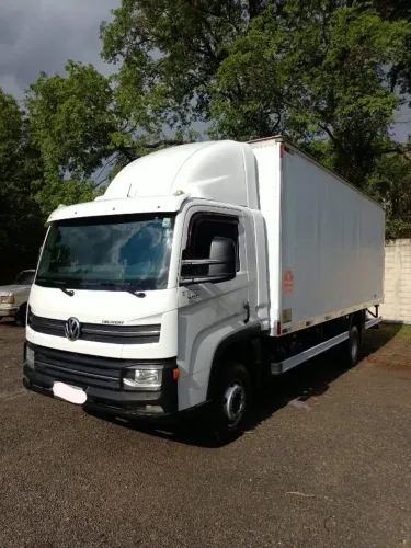 Caminhão VW 11.180 baú 2020