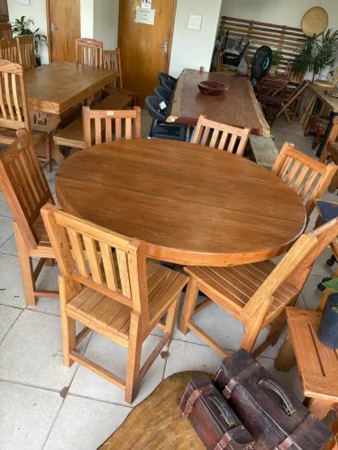 Mesa redonda em oferta