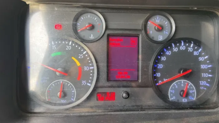 Vendo caminhão Baú - Carga fria