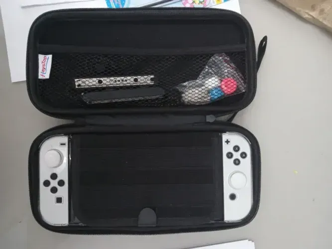 Nintendo Switch OLED + com 4 meses de uso + kit proteção + jogo