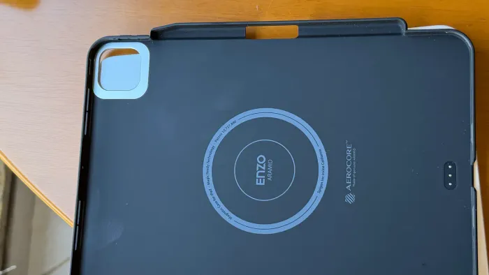 Capa Pikaca Enzo Aramid iPad Pro m4 11