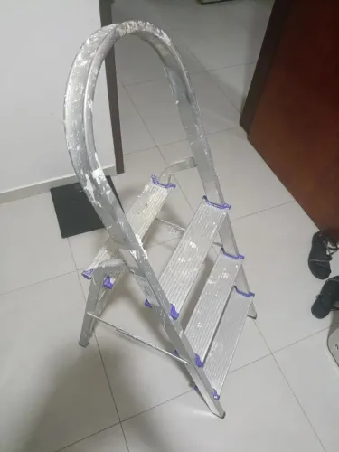Escada de alumínio 3 degraus 