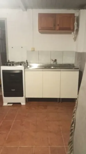 Vendo pia e fogão em excelente estado a ia portas não batem o fogão forno funcional 