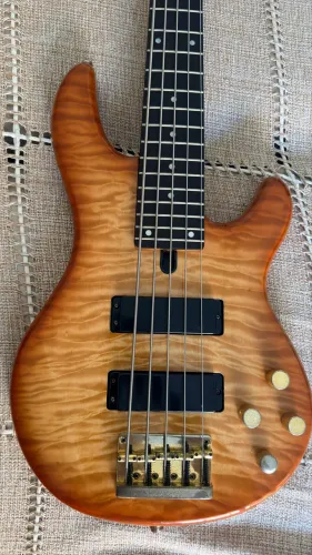 Contrabaixo Yamaha Bbg5a - 5 cordas ativo
