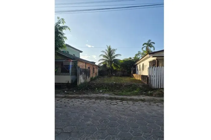 Terreno na 1º de Maio no Centro de Breves: Oportunidade Única!