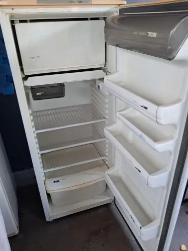 Geladeira 220v completissima (motor original)