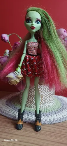 Boneca monster 