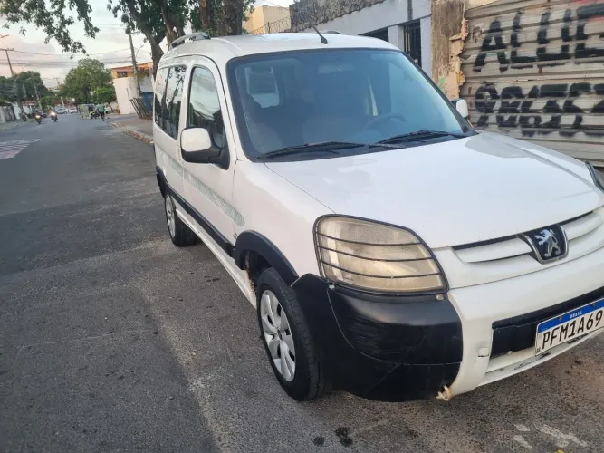 Peugeot Partner Van Escapade 1.6 Flex 16V 5P 2011